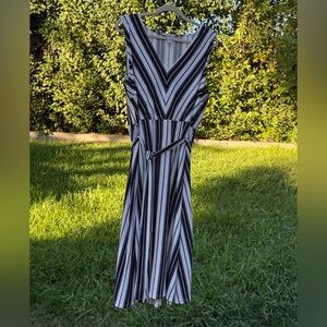 H&M Black and White V-Neck Maxi Dress Women’s XL